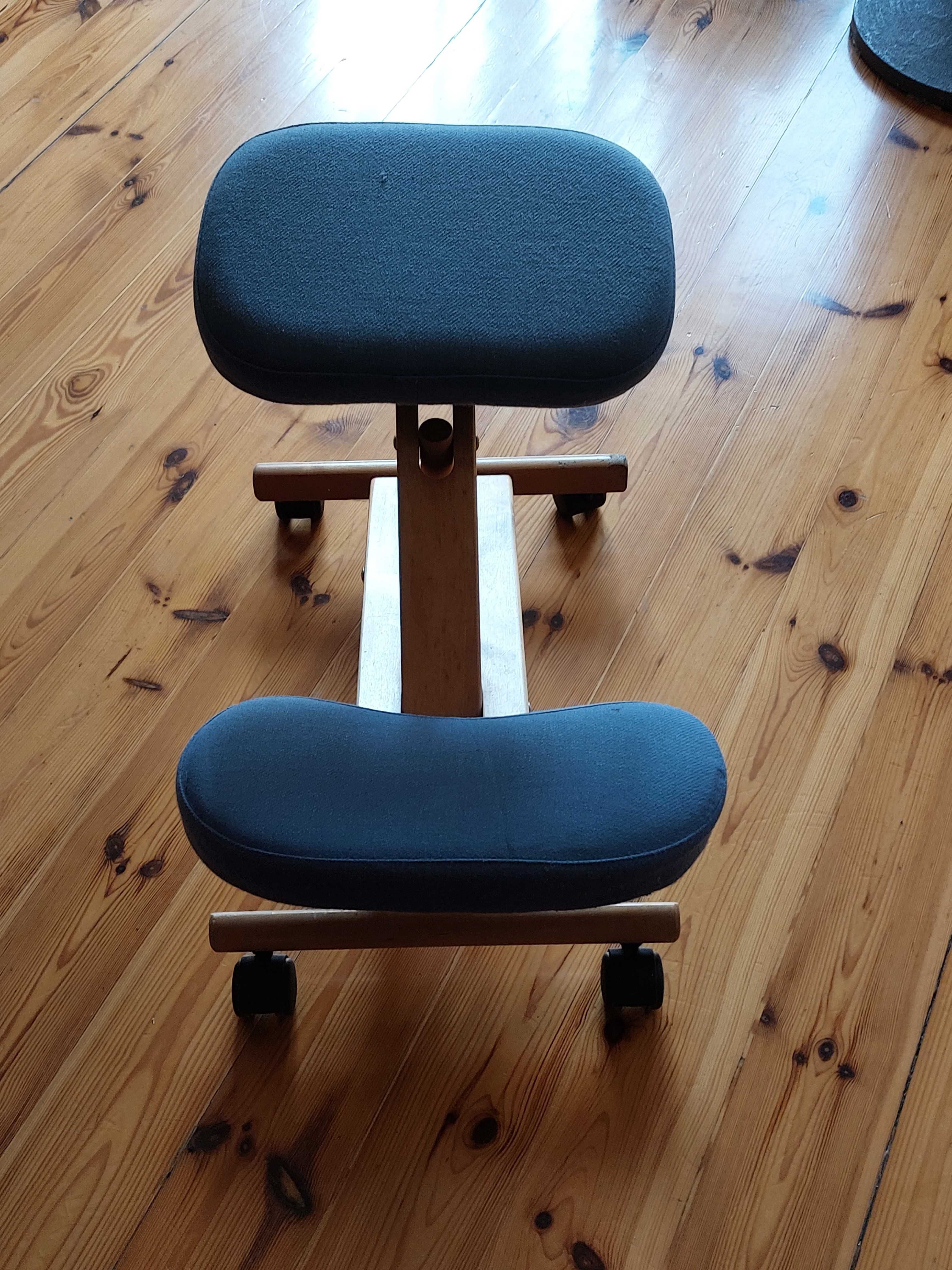 Klęcznik siedzisko krzesło do biurka dla zdrowia