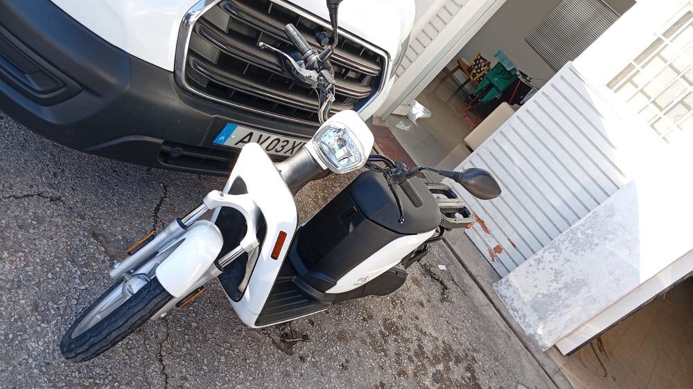 Mota elétrica - Scooter askoll es-pro como nova 2019