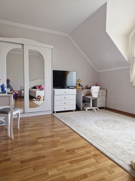 Двоповерховий дуплекс с сучасним капітальним ремонтом