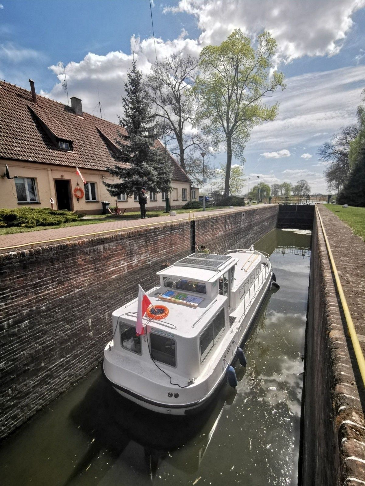 Czarter bez patentu 7 osób barka jacht housboat Wielka Pętla Wielkopol