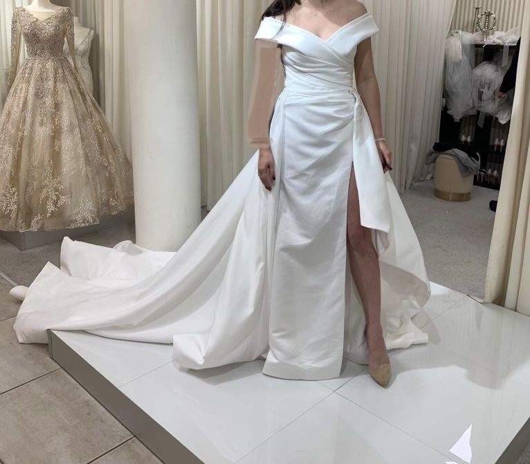 Suknia ślubna z odpinanym trenem