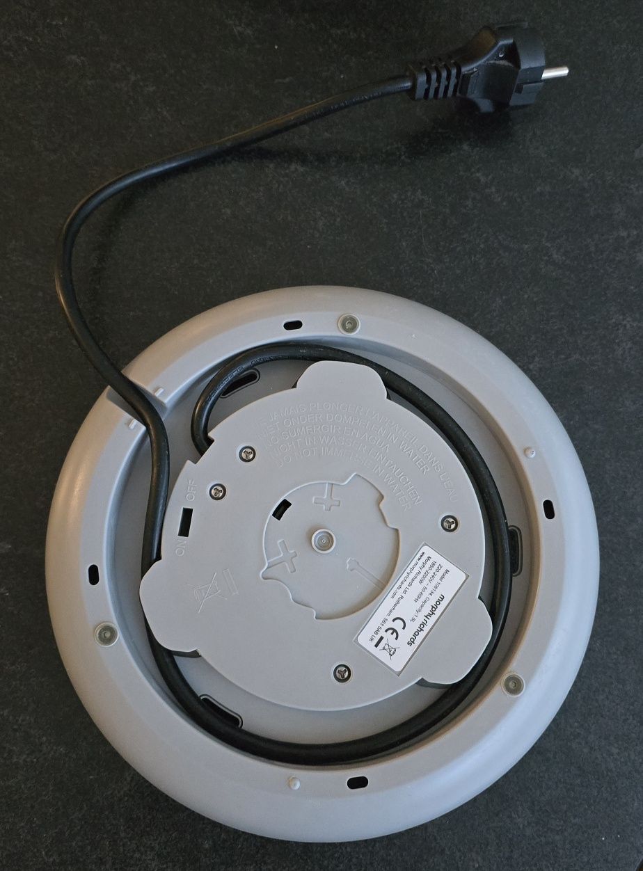 Czajnik Morphy Richards Vector  biały