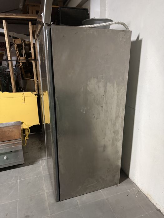 Armá frigorififo em inox com 2 portas e 1200 litros