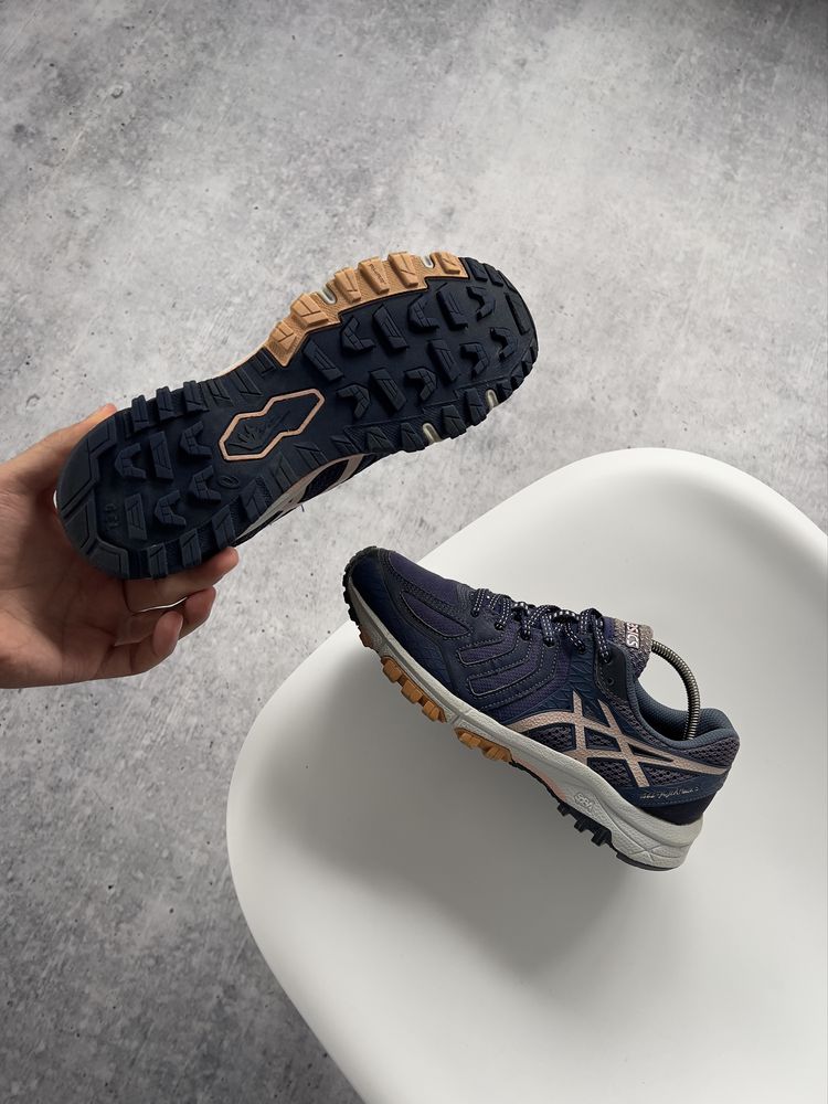 Оригінал! Кросівки Asics. Ідеальний стан! Розмір 39 (24 см.)
