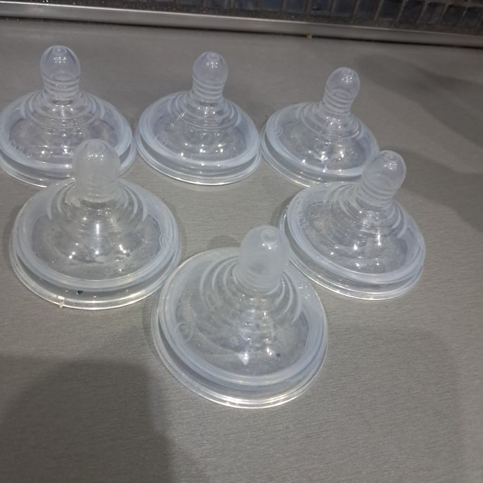 Nowe smoczki antykolkowe do butelek TOMMEE TIPPEE