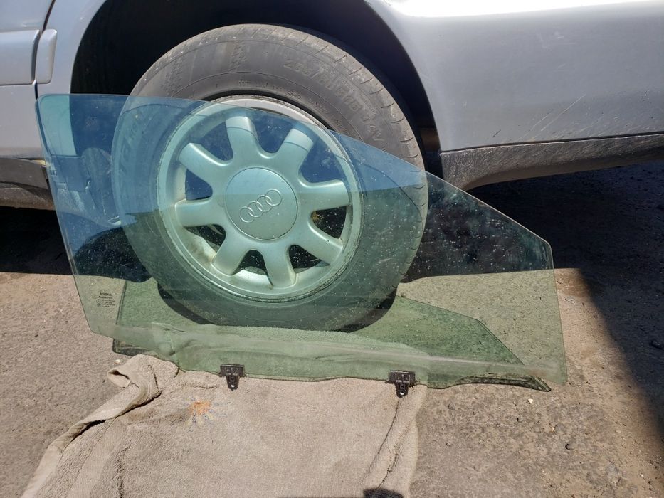 Скло дверей передньої правої та задньої правої дверей Нісан Кашкай j10