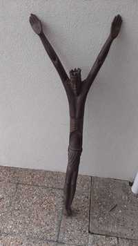 Estátua africana em madeira