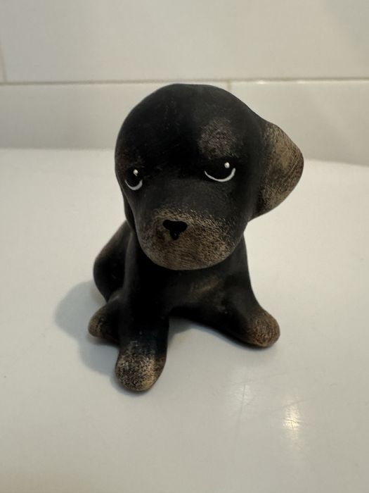 Czarny piesek pies szczeniaczek figurka ceramiczna wysokość 6cm.