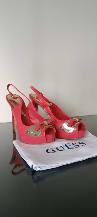 Saltos Altos Guess