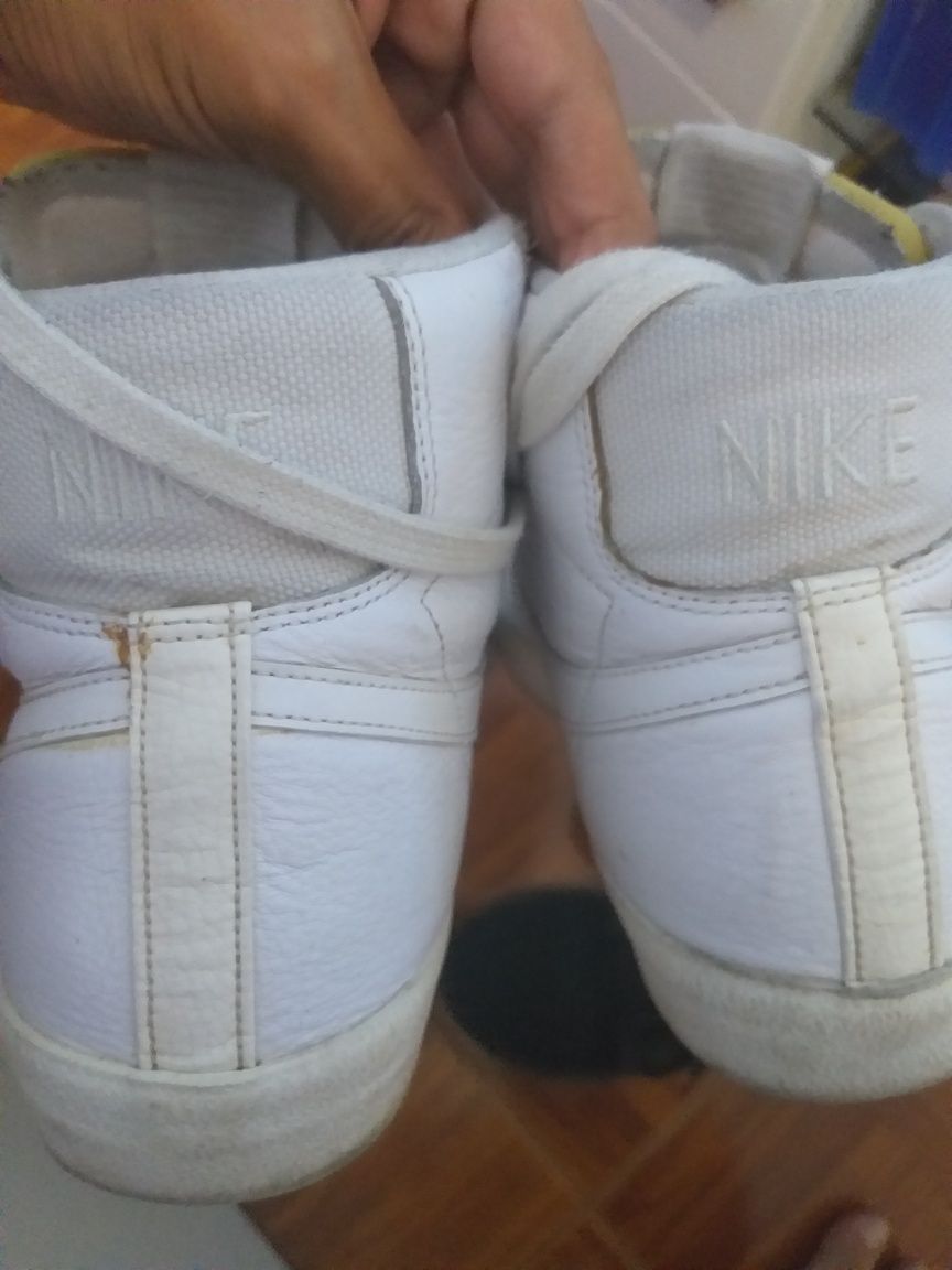 Tênis nike blazer brancos em bom estado