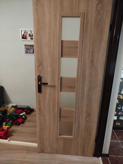 Drzwi wewnętrzne  80 lewe posiadam 4 sztuki cena 70zł szt. z klamkami