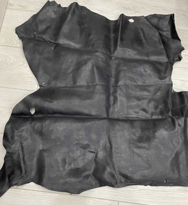 Телячья кожа черного кольору 0,9 м2