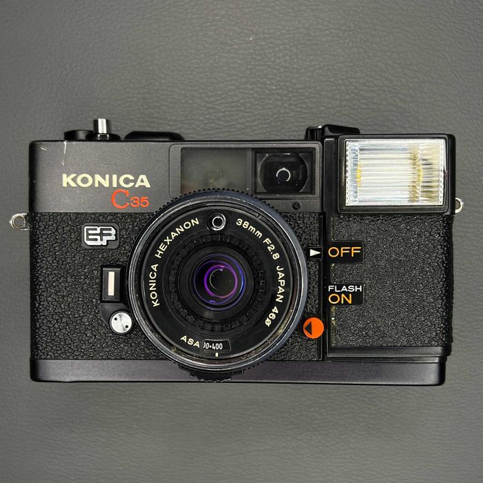 Плівковий вінтажний фотоапарат Konica C35 EF Japan тестован з плівкою