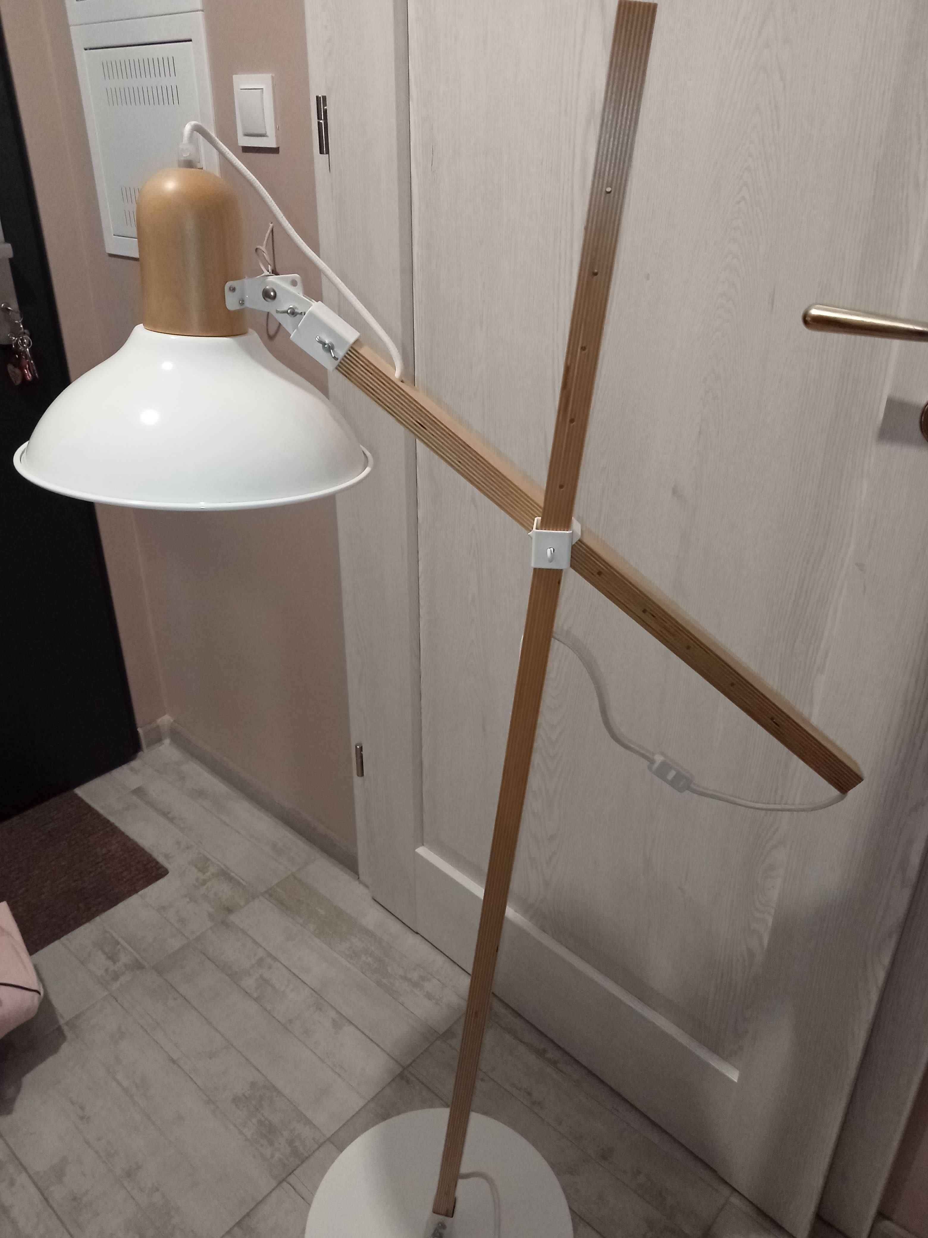Lampa stojąca WOOD BOY drewno i biały metal jak IKEA Nowodvorski