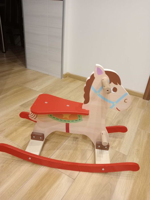 Konik na biegunach drewniany Playtive