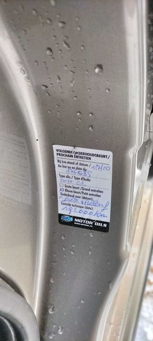 Чудовий автомобіль кросоверр.