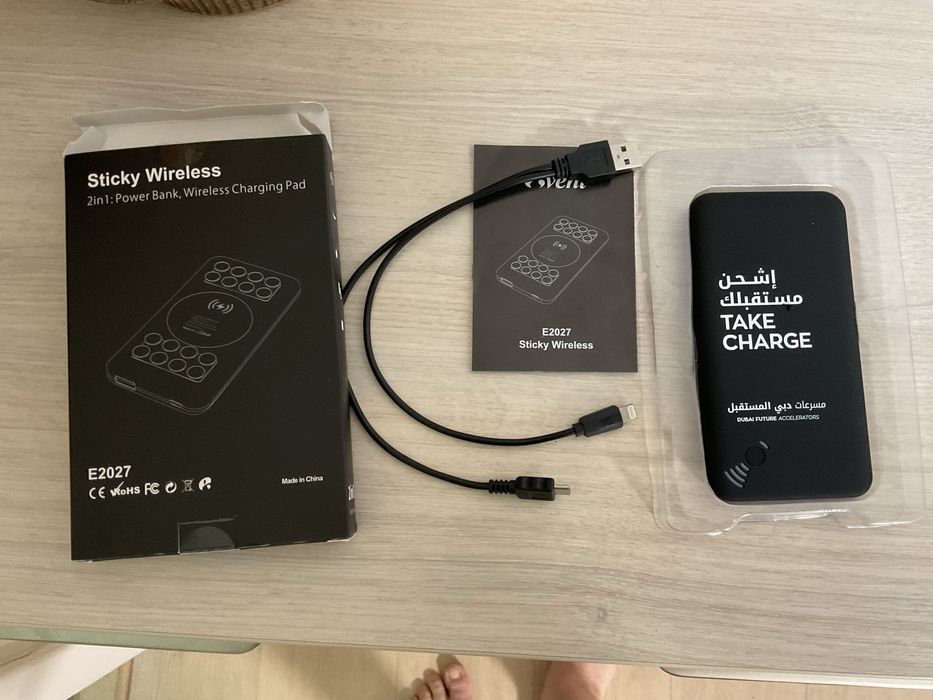 Повербанк 2 в 1: Wirele Charning Pad