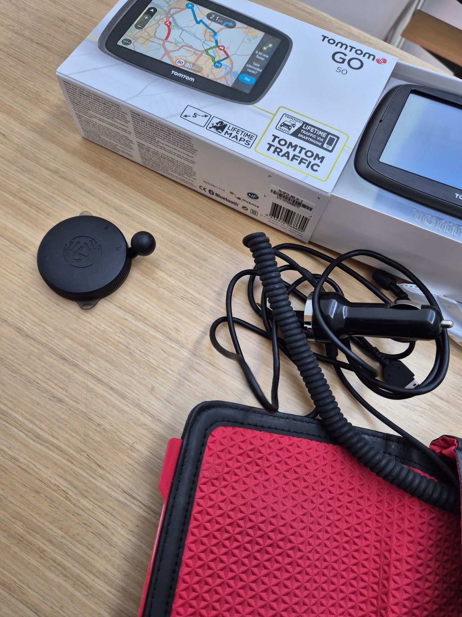 GPS tomtom go 50 com acessórios 

Inclui todos acessórios e foi actual
