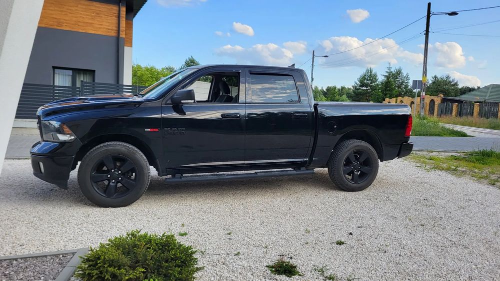 Dodge RAM Kupiony w salonie,pierwszy właściciel ,stan super.