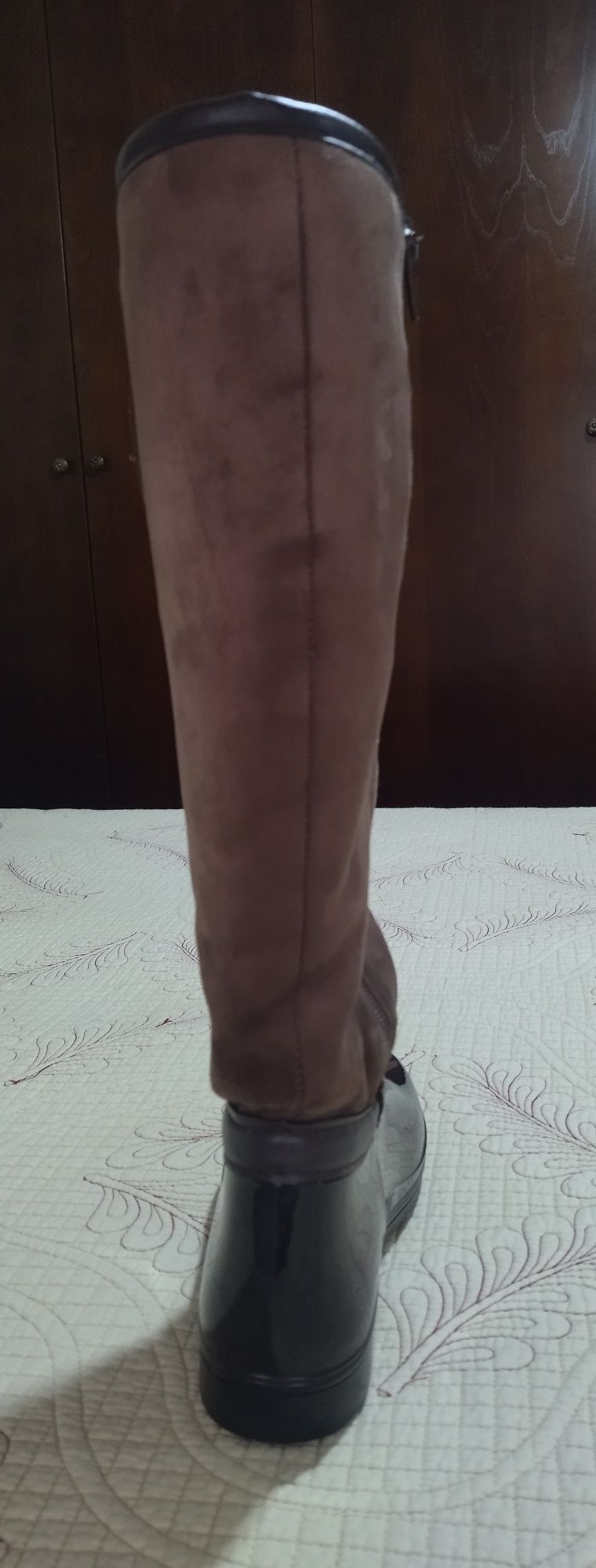 Botas de cano alto, B&W