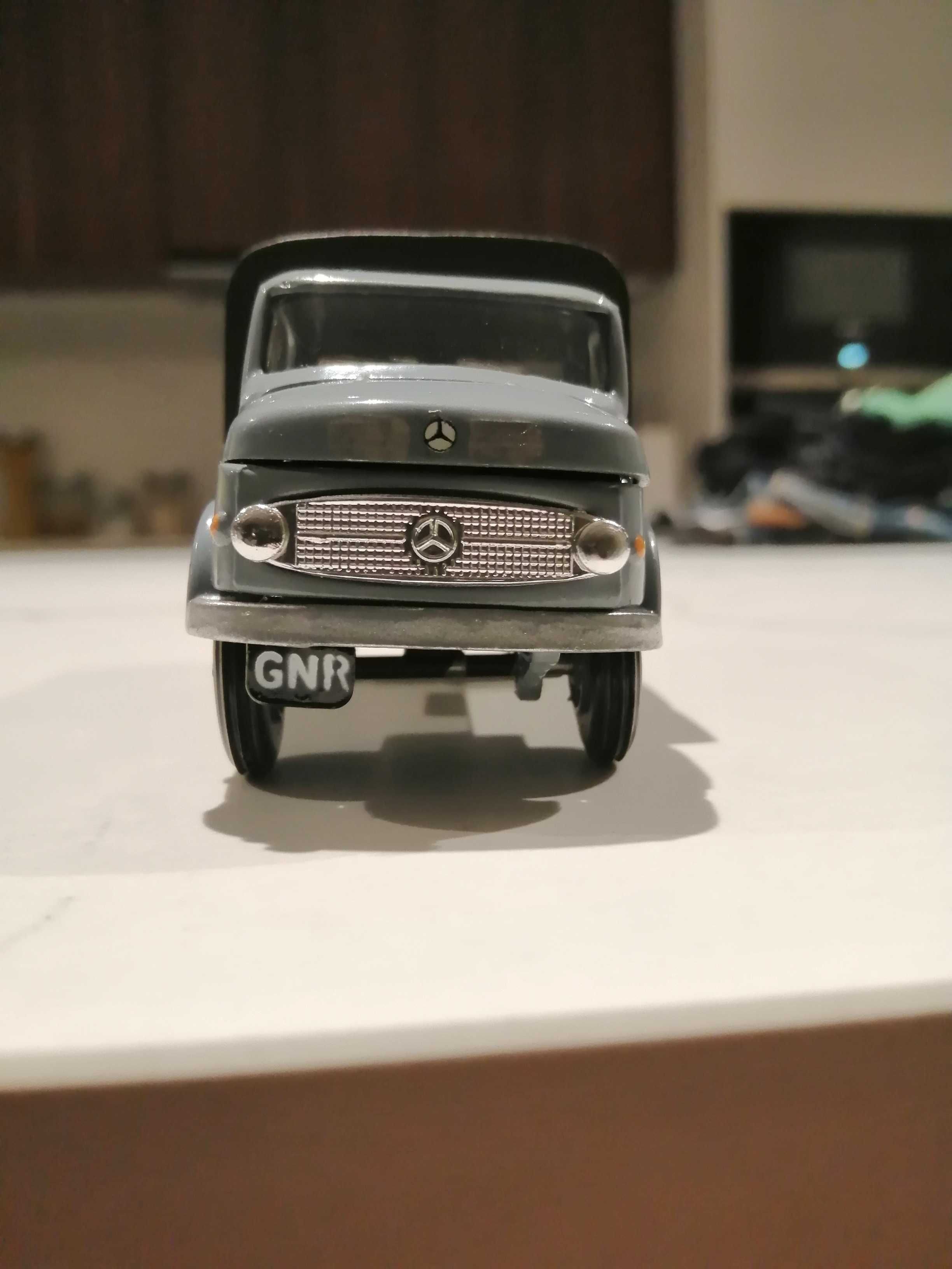 Camião GNR miniatuta