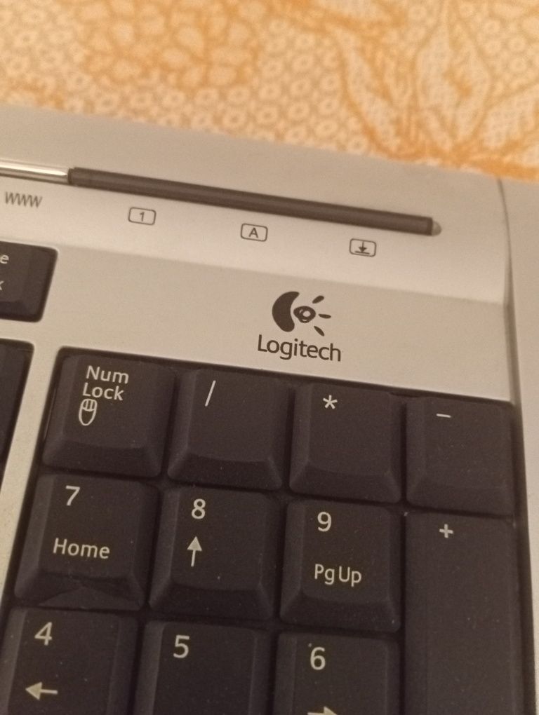 Klawiatura Logitech stara wtyczka