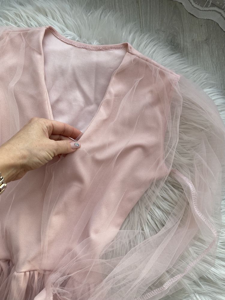 Нежно-розовое платье с шифоновыми рукавами