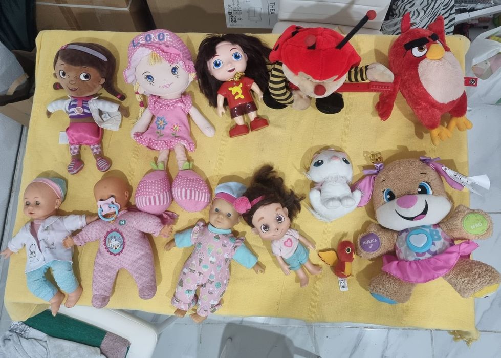 Lote Bonecas Bonecos Peluxes vários valor cada