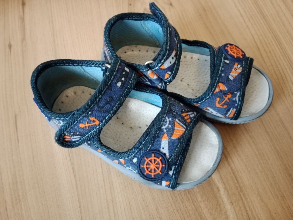 VIGGAMI kapcie buty chłopięce sandały 'tomek' r 22 wkładka 14 cm