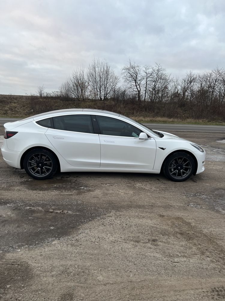 Tesla model 3 long range