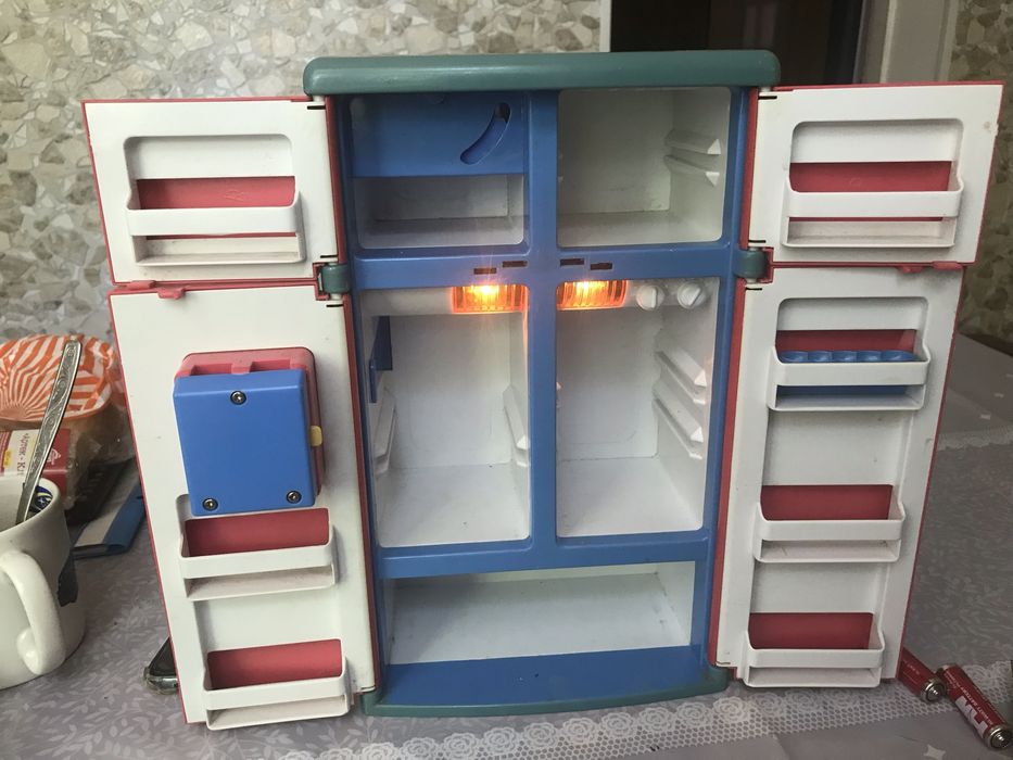 Газовая плита и холодильник