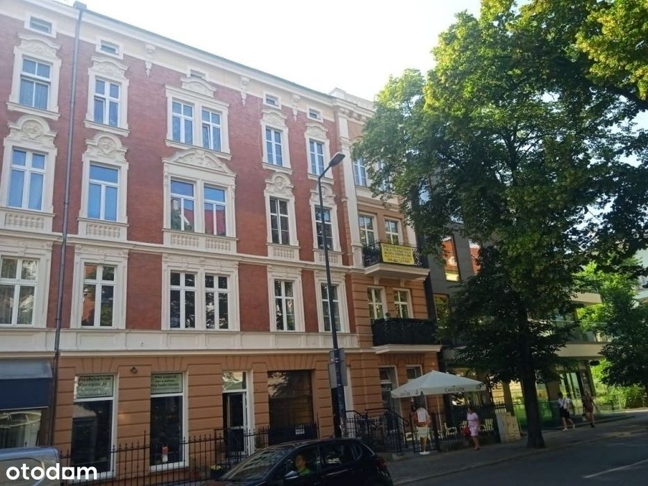 Przestronne mieszkanie z balkonem w Śródmieściu