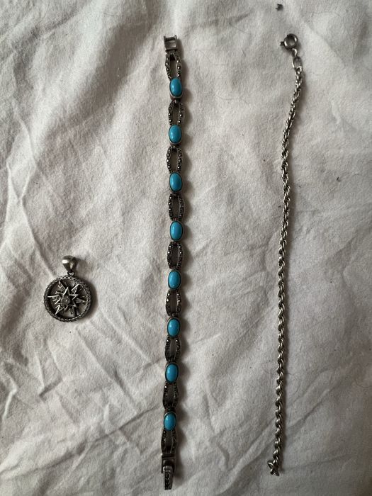 Продаю броши и браслеты