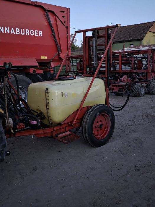 Opryskiwacz bury 1000L  15m