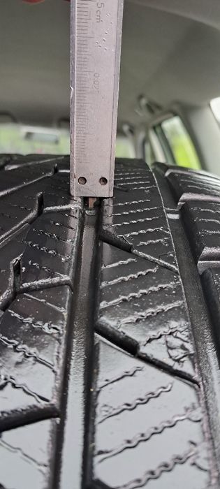 Opony zimowe 235x50R18