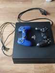 Konsola PS4 Pro + 2 pady