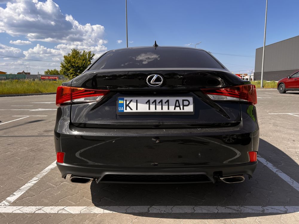 Lexus is 350 в ідеальному стані