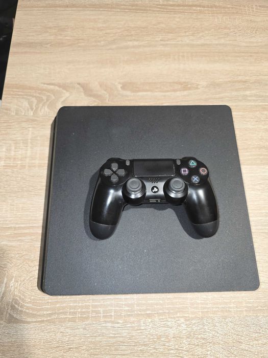 PS4 Slim 1 TB com 3 jogos