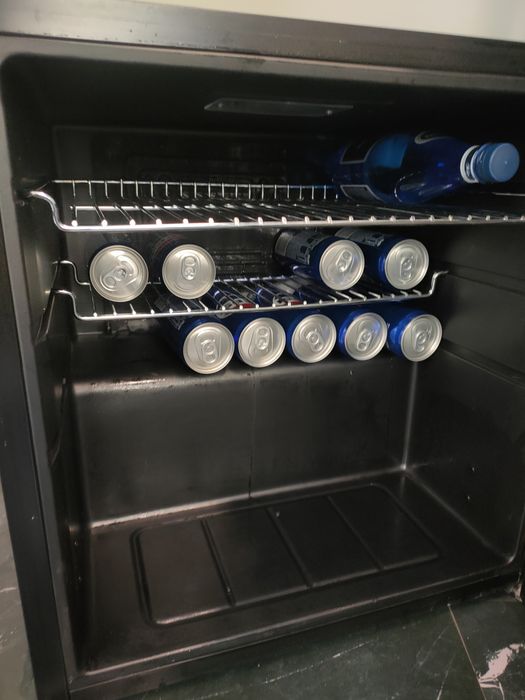 Lodówka KLARSTEIN mała elegancka z ledowym podświetleniem