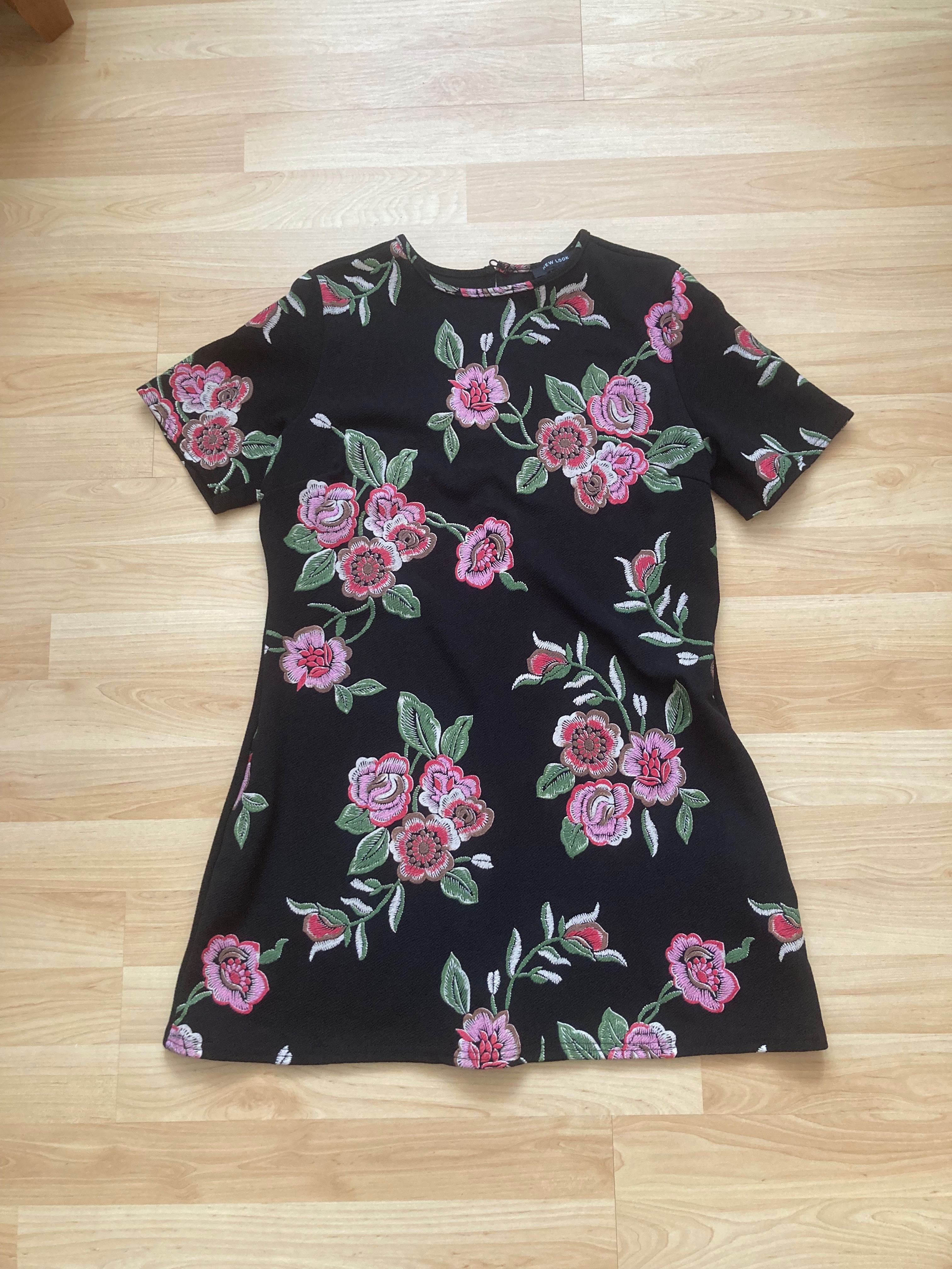 Czarna trapezowa sukienka w kwiaty New Look roz. L