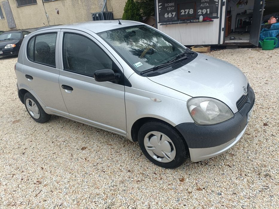 Bardzo ładna toyota Yaris 1.0 bez rdzy do jazdy