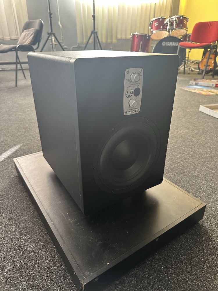 Сабвуфер Eve Audio TS 108