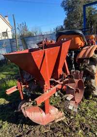 Semeador de batatas agrícola