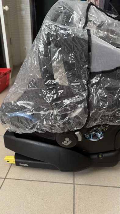 Автокрісло maxi-cosi+ база+ дощовик.