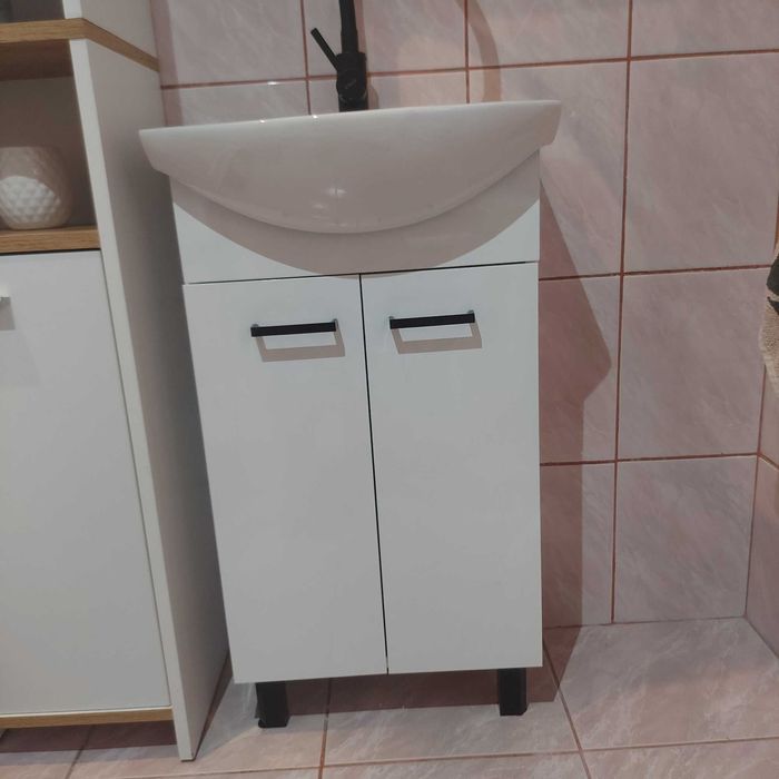 Szafka z umywalką 45 cm