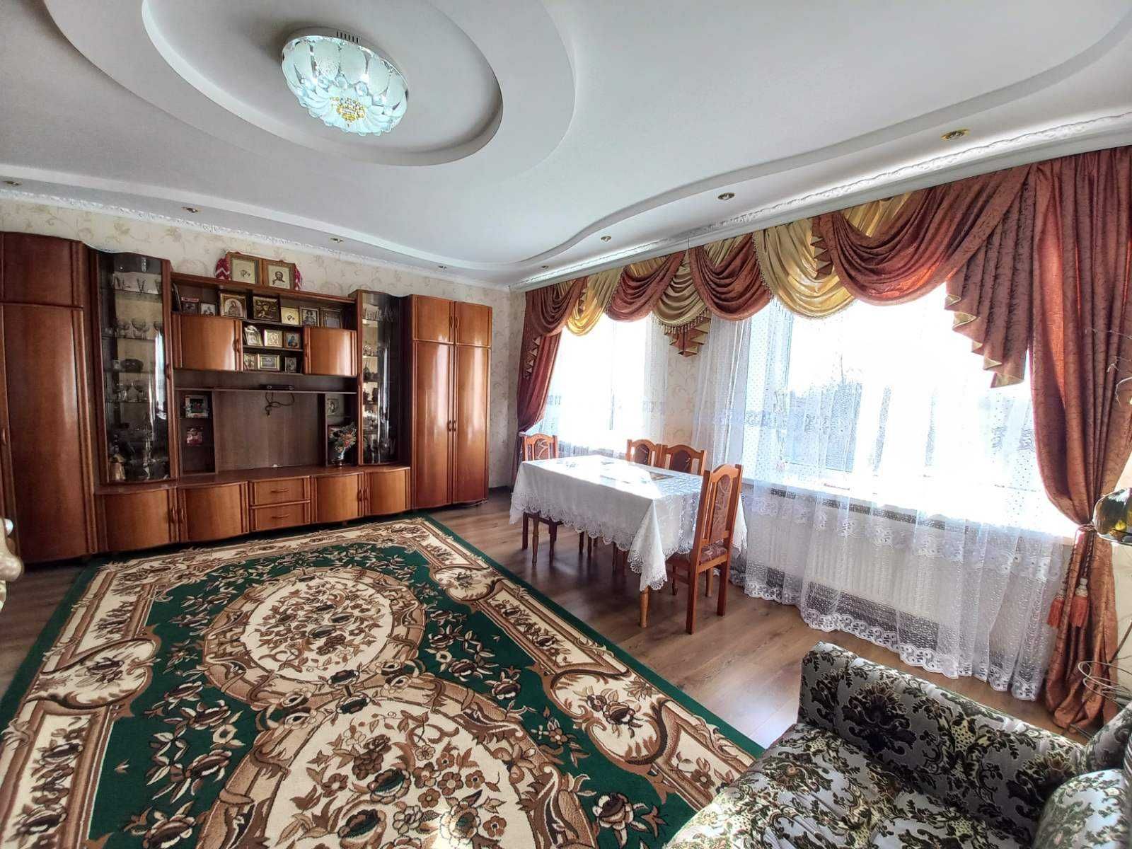 Продаж двокімнатної квартири по вул Асмолова площею 120 кв.м