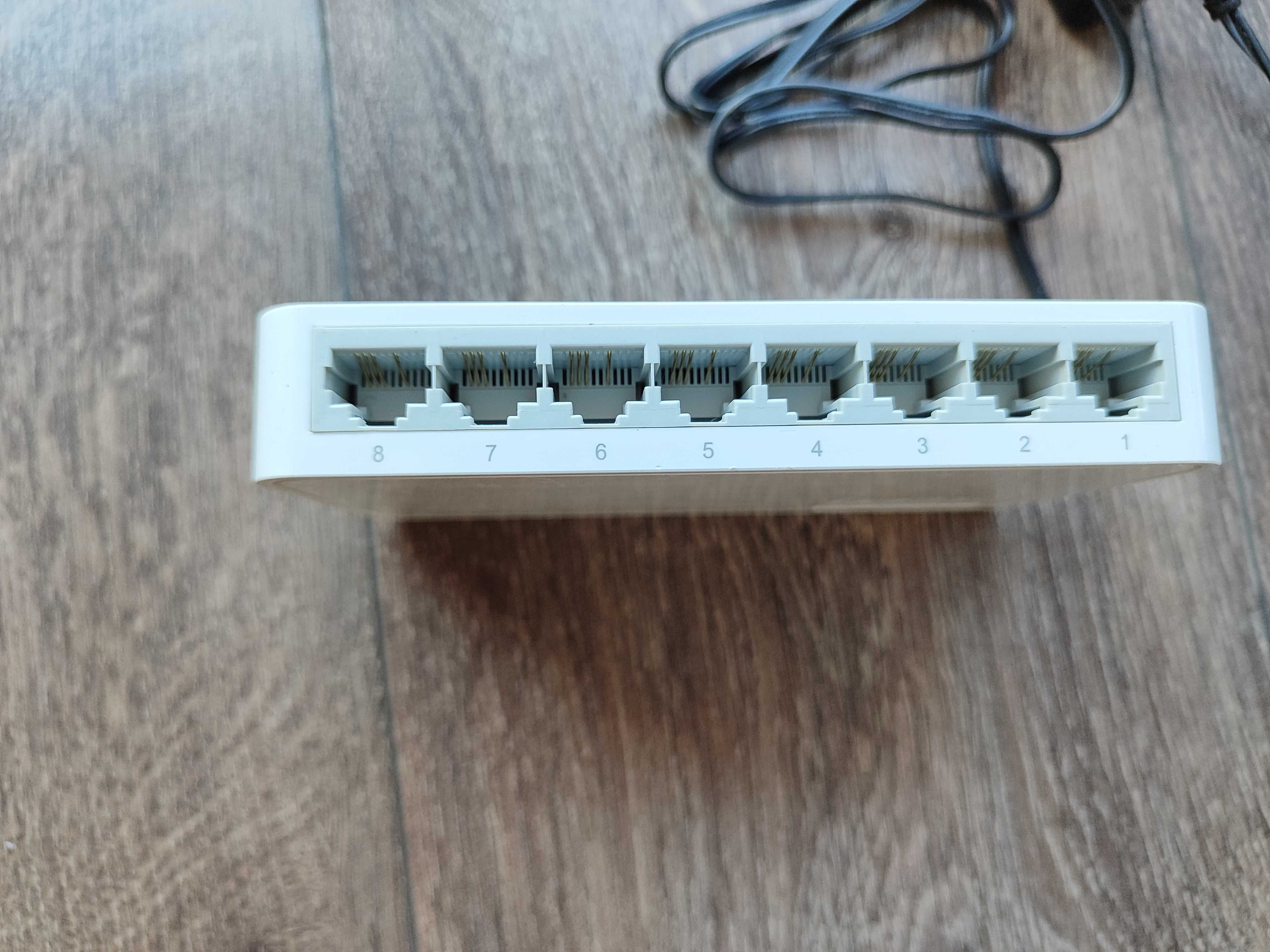 Switch TP-Link model TL-SF1008D 8 port