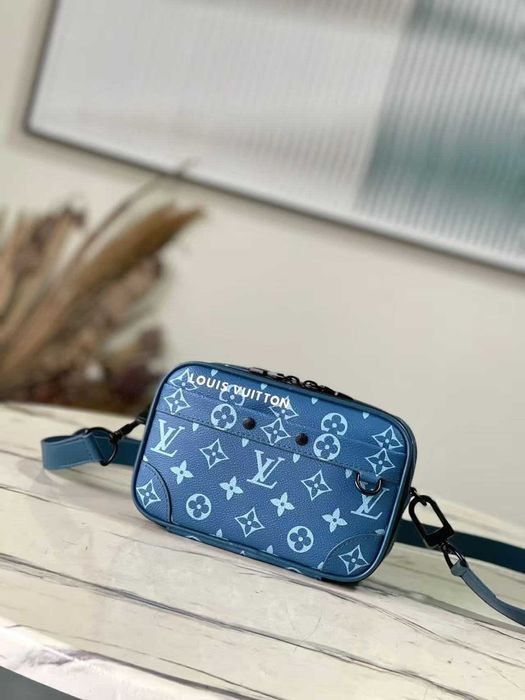 LOUIS VUITTON Alpha Nano Monogram – Bolsa de Ombro em Azul Ocidental