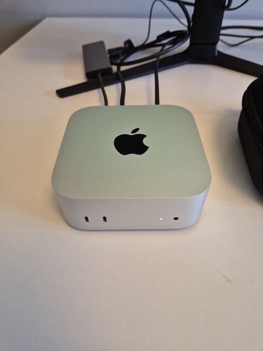 Mac mini M4 16 GB 256 GB + etui podróżne, jak nowy