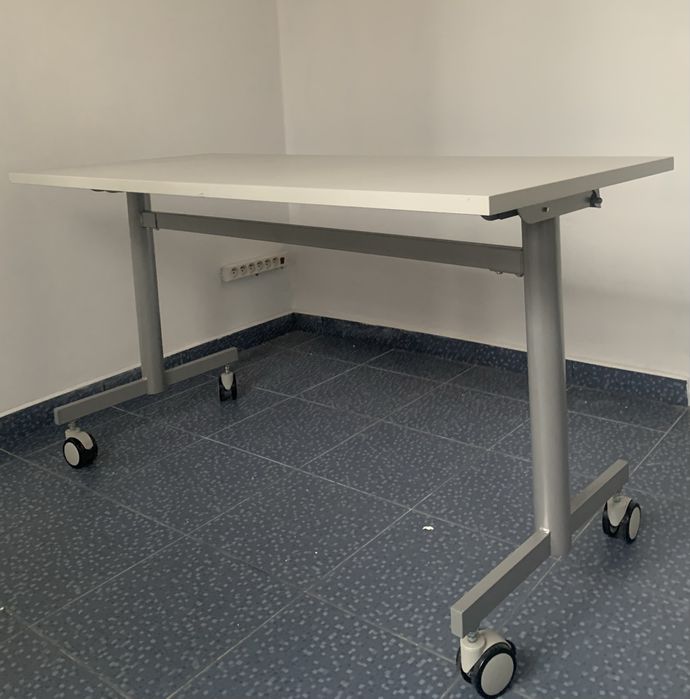 Stół/ biurko- składany blat, na kółkach